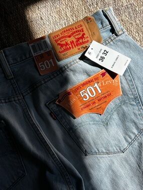 Levi's 501 Straight Men's Jeans in Light Blue Denim